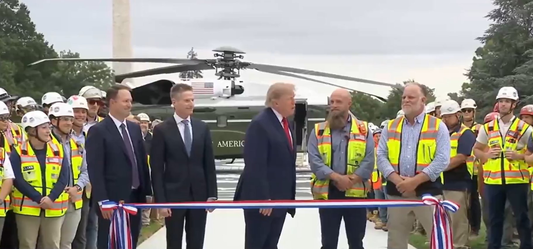 VÍDEO: Após boicote da imprensa, Trump faz discurso inaudível por falta de microfone