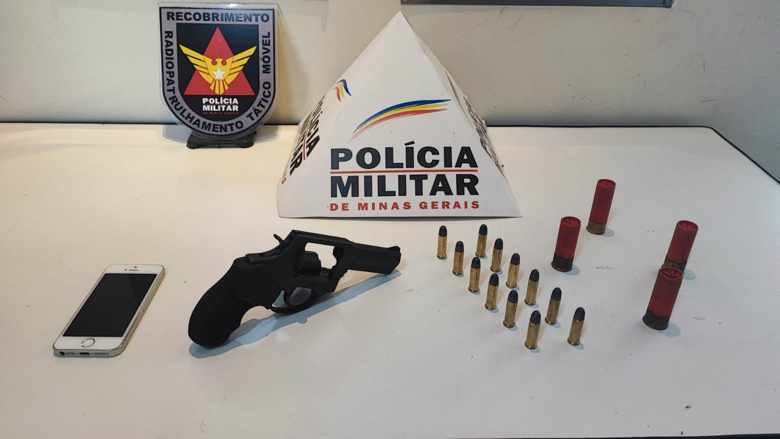 Polícia prende suspeitos de duplo homicídio em Governador Valadares; homem que guardou arma do crime também foi detido 