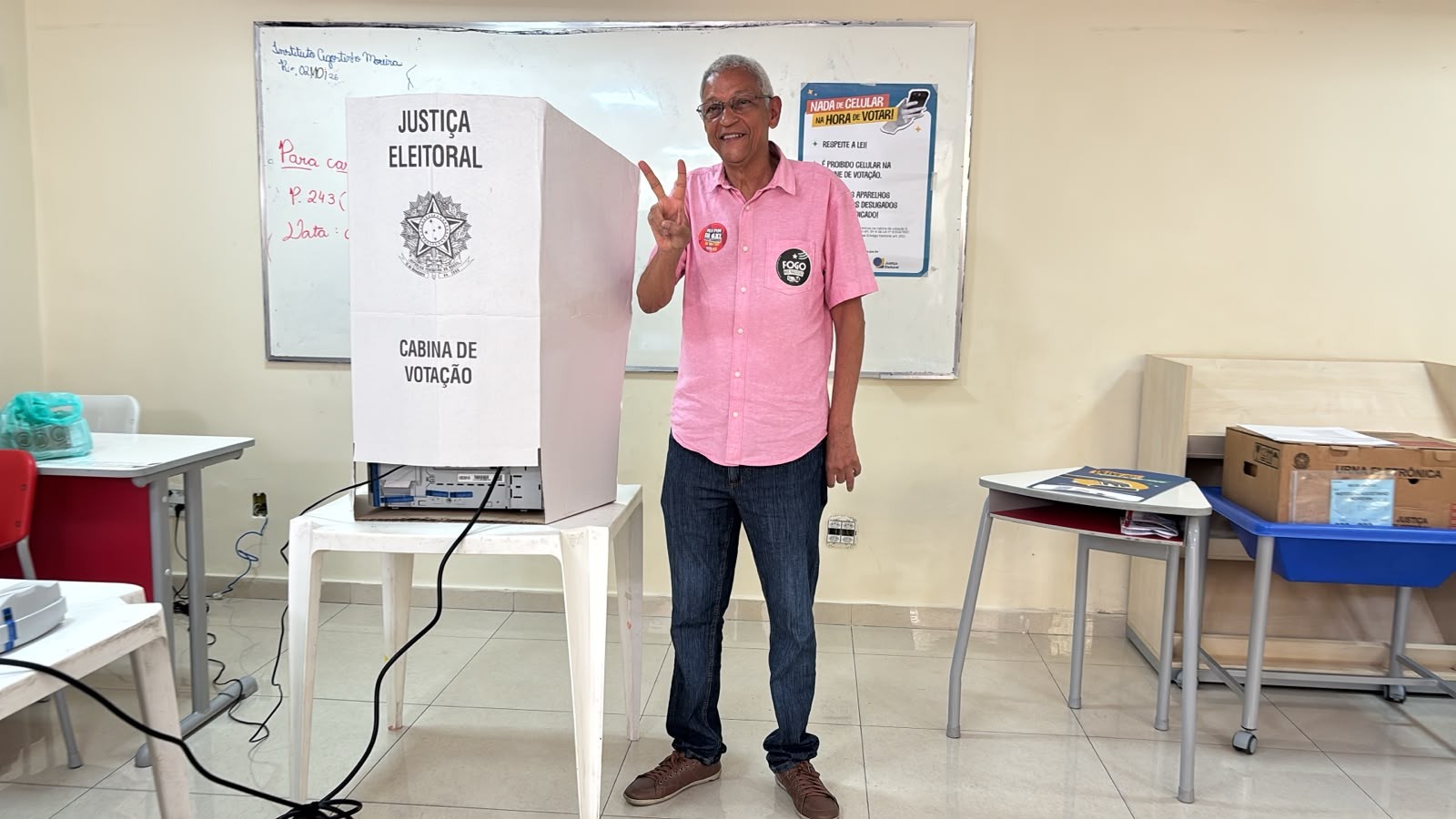 Cyro Garcia vota na Tijuca, na Zona Norte do Rio
