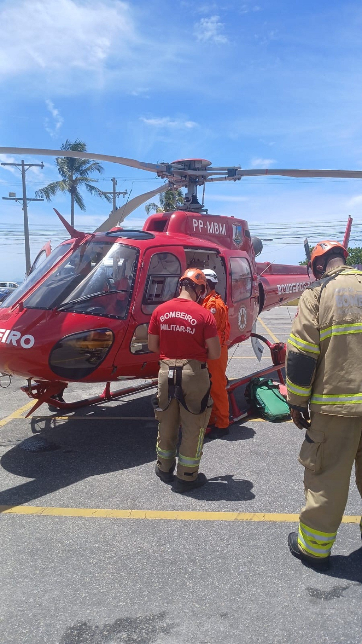 Motociclista fica gravemente ferido após colisão com carro na RJ-106, em Iguaba Grande