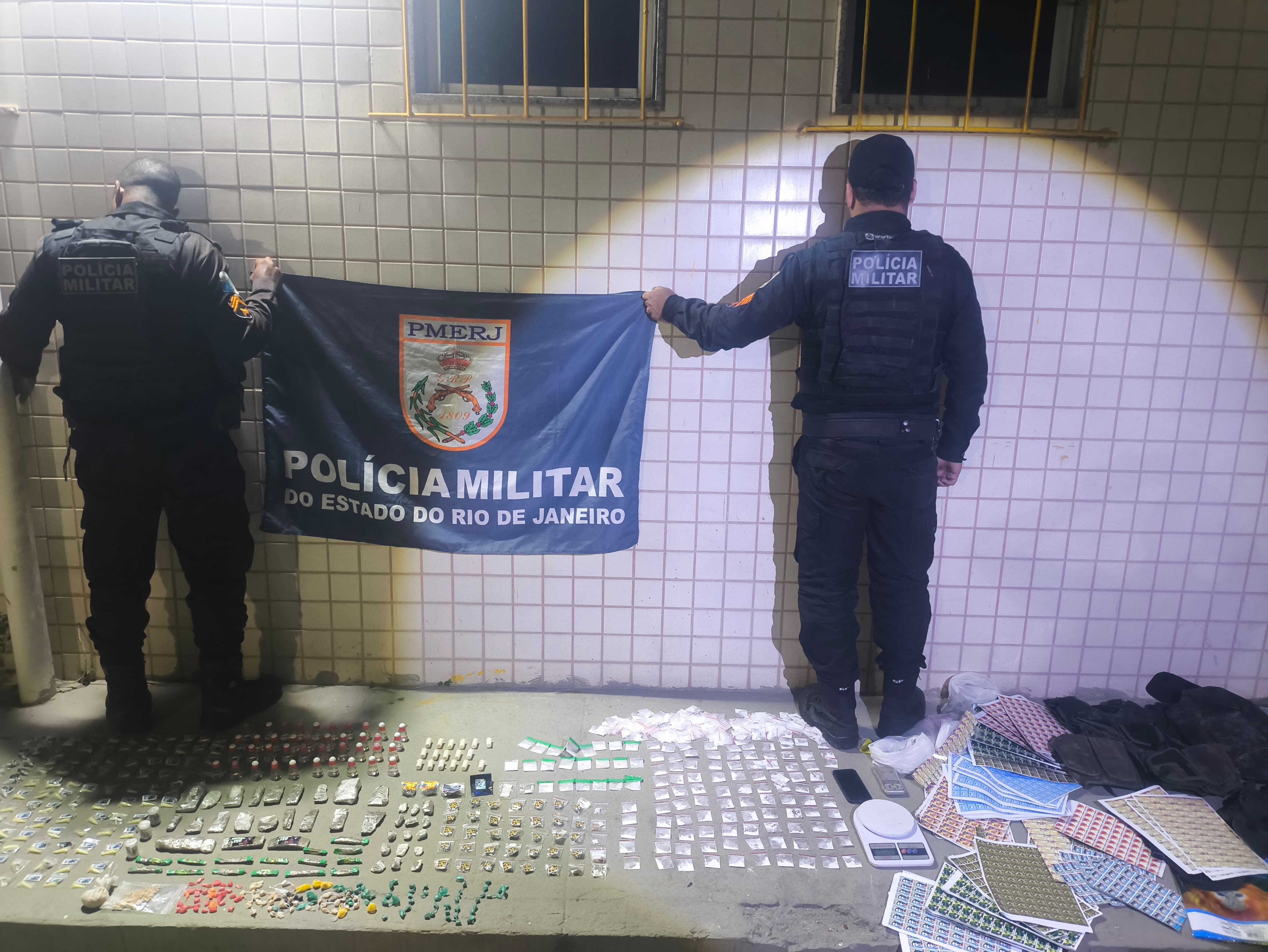 Grande quantidade de drogas é apreendida dentro de barco em Paraty 