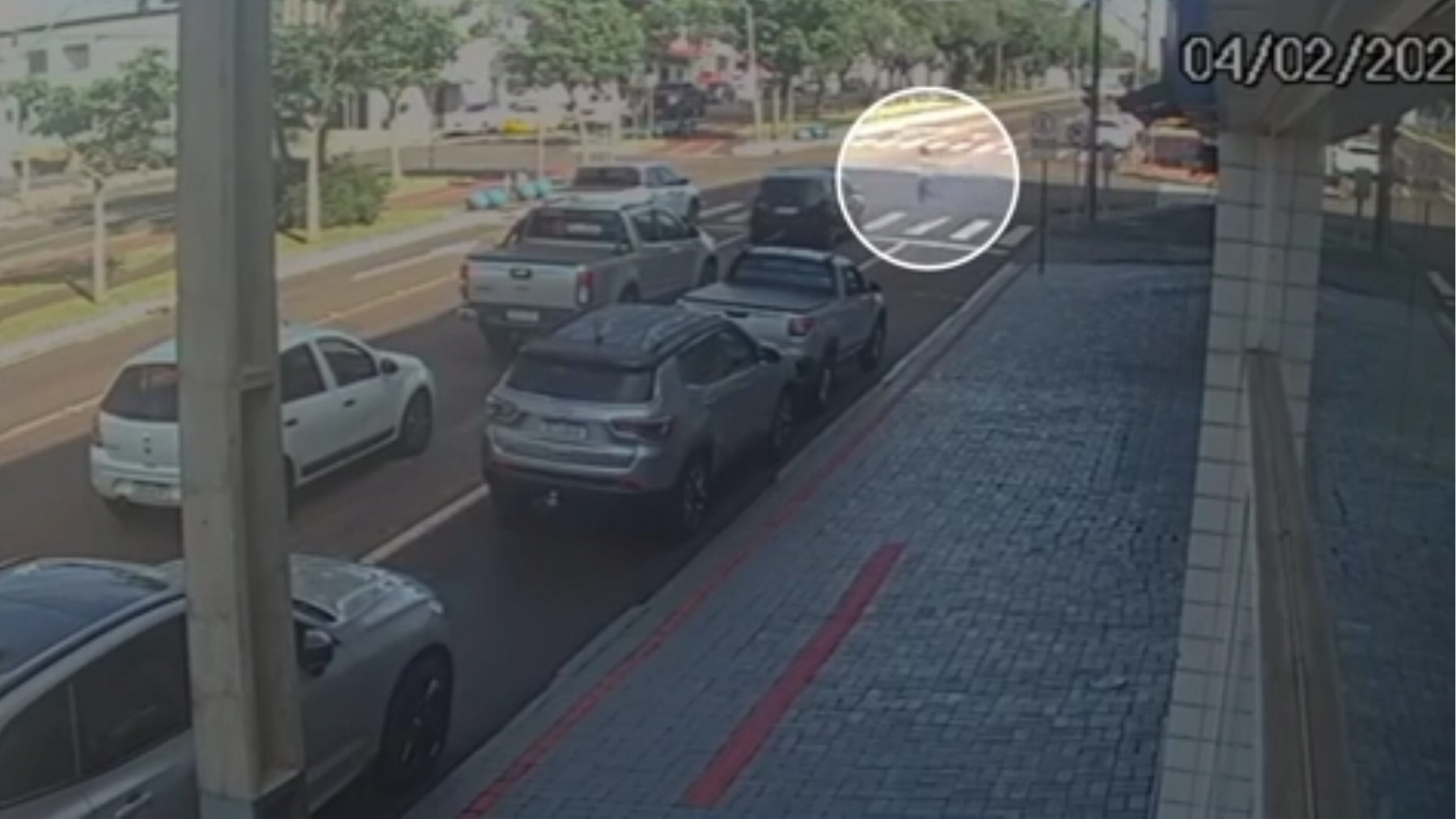 Idosa é atropelada por ônibus em faixa de pedestres e morre no hospital, no Paraná