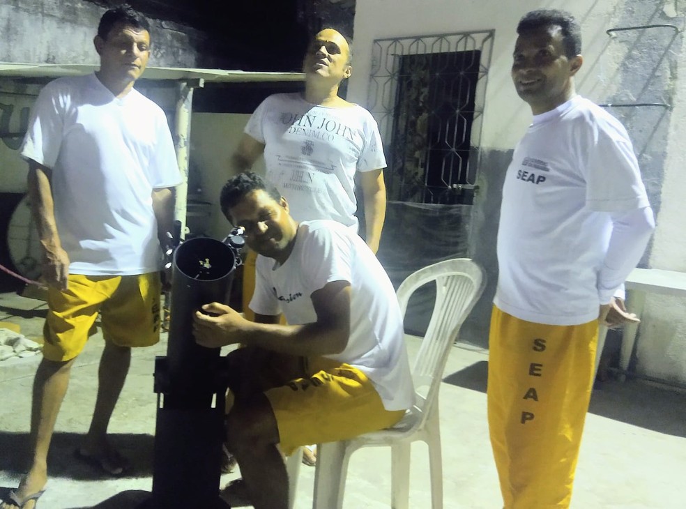 Observação com telescópio produzido por detentos em cadeia na Paraíba — Foto: Lindemberg Gonçalves Lima/Arquivo pessoal