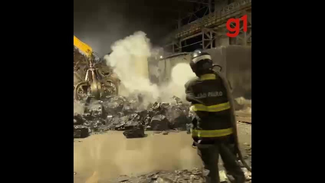 Incêndio em Pindamonhangaba é extinto após 42 horas de combate