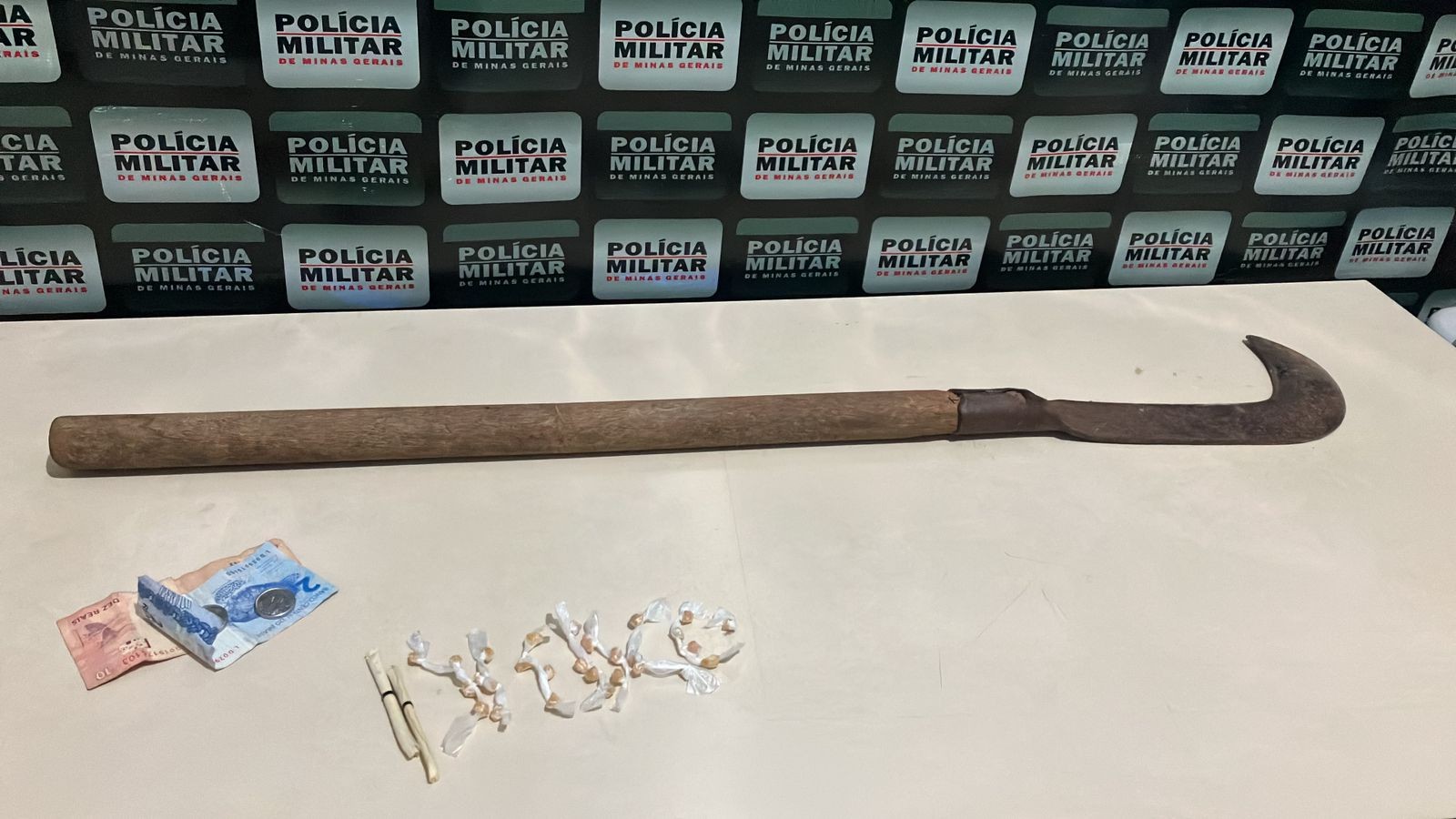 Moradora é baleada acidentalmente após briga entre casal usuário de drogas, em Bocaiuva