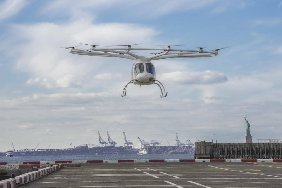 eVTOL da Volocopter realiza voo de teste próximo a heliporto de Manhattan, em Nova York — Foto: Divulgação/Volocopter