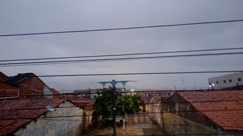 Chuva em Maracanaú, Região Metropolitana de Fortaleza (RMF). — Foto: Reprodução