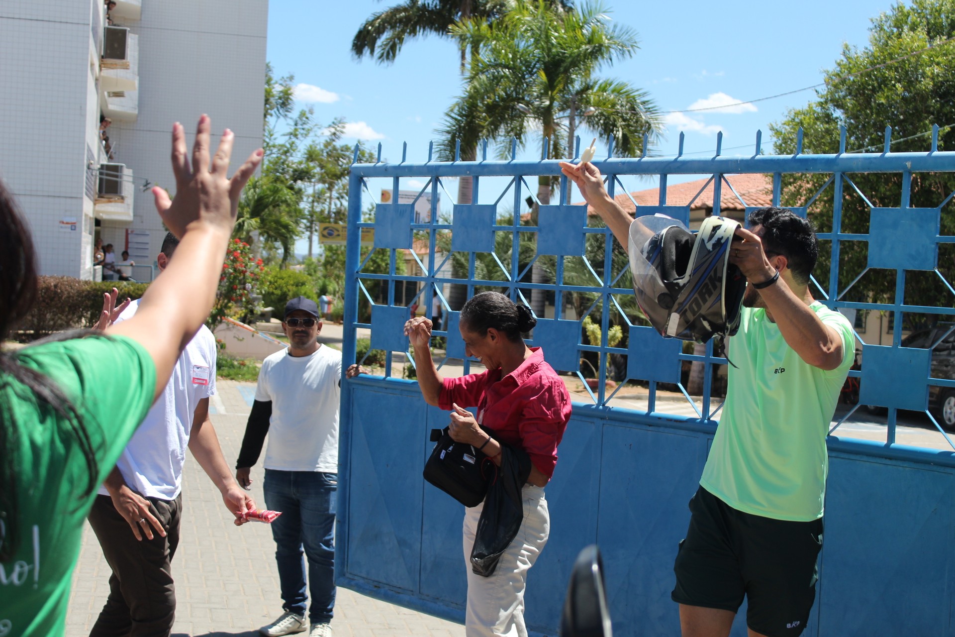 VÍDEO: estudante supera desafio para não se atrasar no Enem em Petrolina