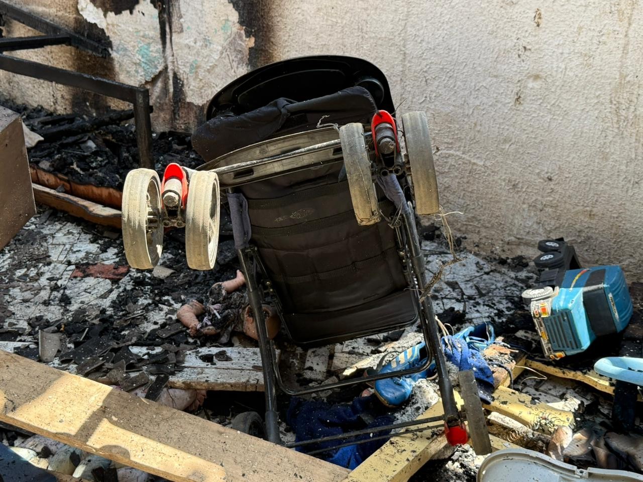 Incêndio em casas mata uma criança e dois adolescentes em Pedreira, no interior de SP