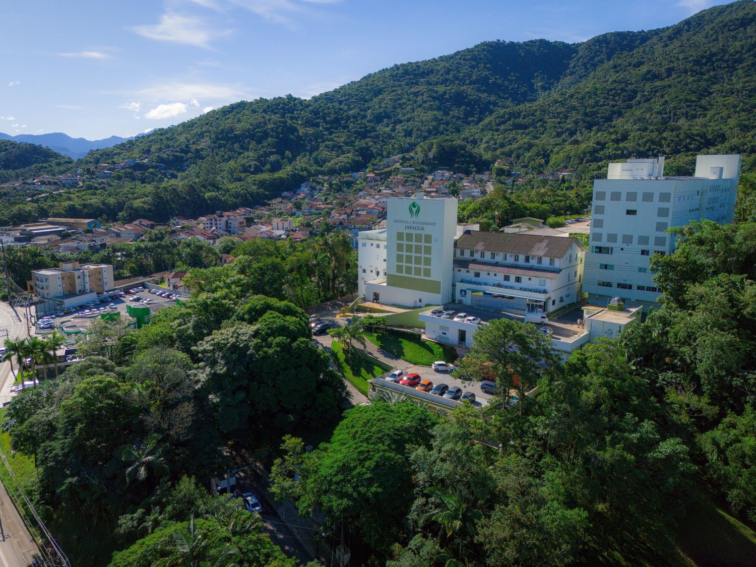 Criança é entubada após ser esquecida dentro de carro sob sol forte e temperatura de 38°C em SC