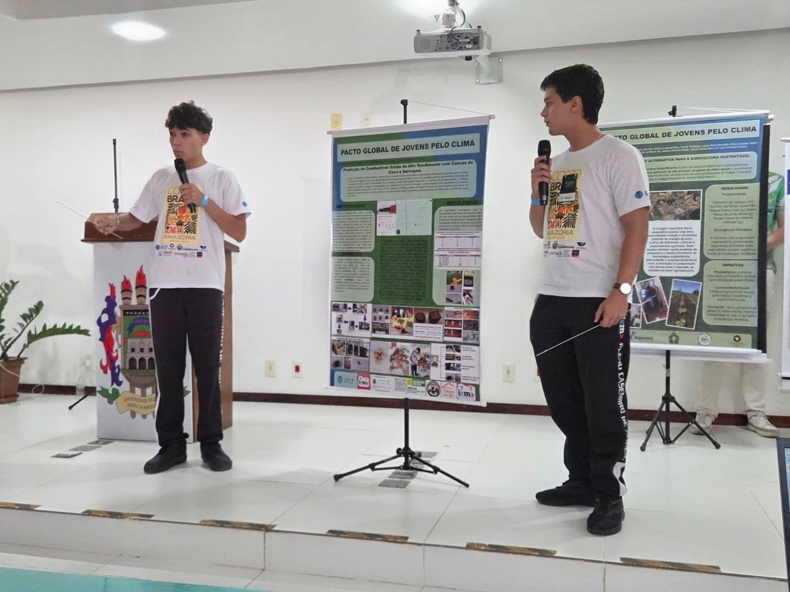 VÍDEO: Projeto de escola pública do MA que transforma cascas de coco em combustível sólido é destaque em encontro internacional da COP30