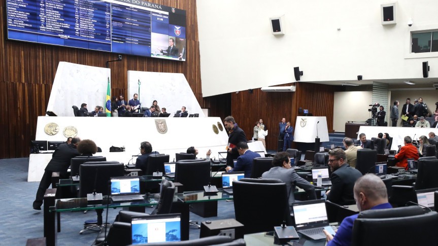 Governo do Paraná apresenta proposta de reajuste para professores da rede estadual; veja detalhes