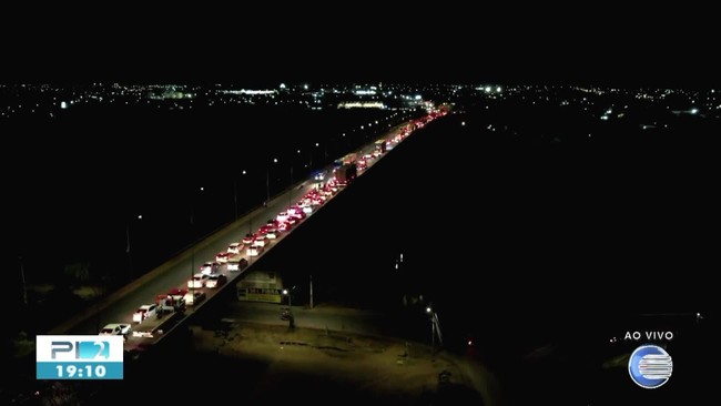 Congestionamento na Ponte Tancredo Neves após acidente com morte em Teresina