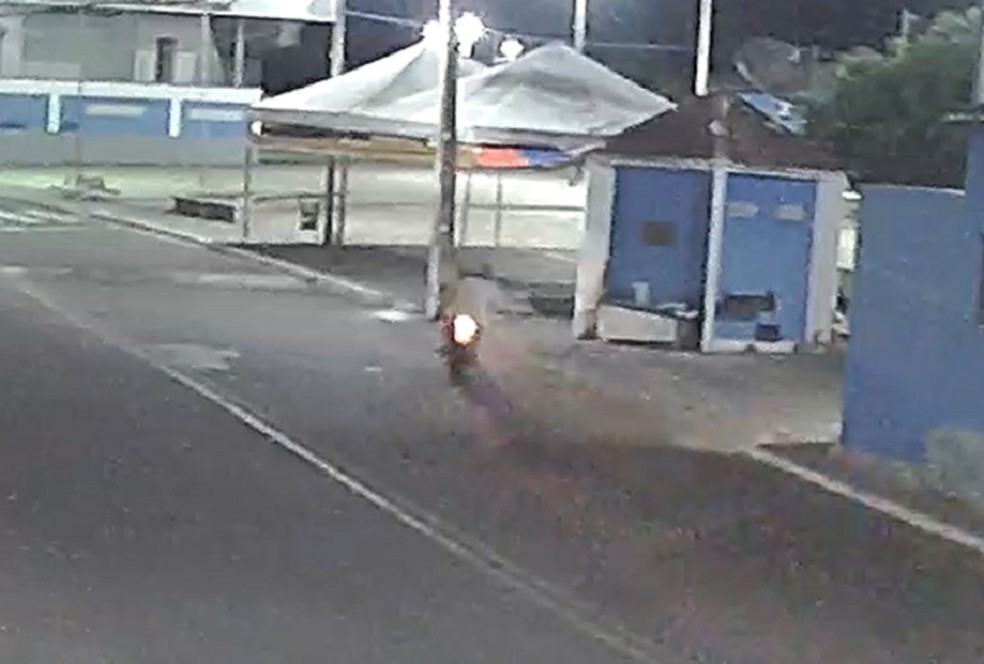 VÍDEO: Homem morre após bater moto em poste de energia no interior do RN — Foto: Reprodução