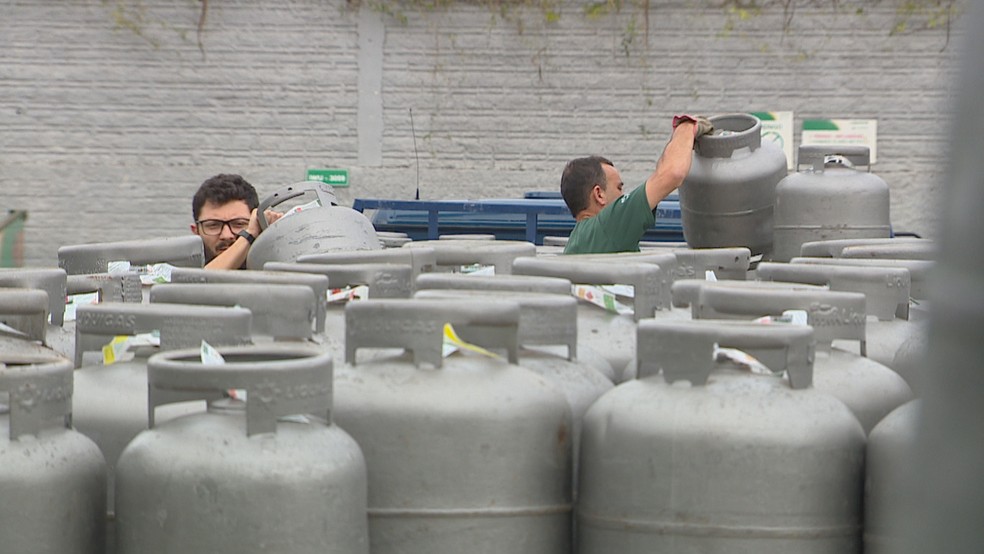 Botijões de gás  — Foto: Reprodução / RBS TV