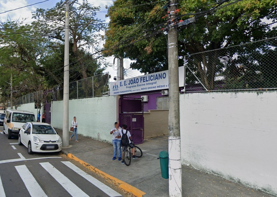 Adolescente tenta atacar colega na escola e esfaqueia professor que impediu agressão em Jacareí