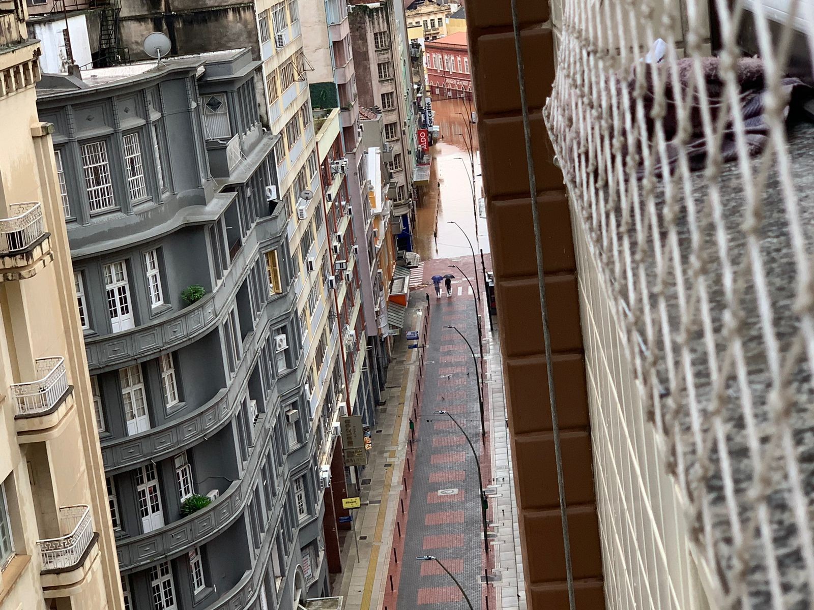 'Nunca pensei que fosse viver isso', relata estudante de medicina da PB em meio a enchentes em Porto Alegre