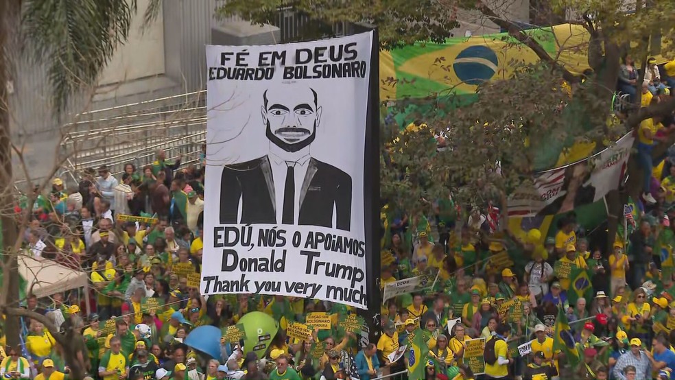 Apoiadores de Bolsonaro na avenida Paulista neste domingo (7)  Foto: TV Globo