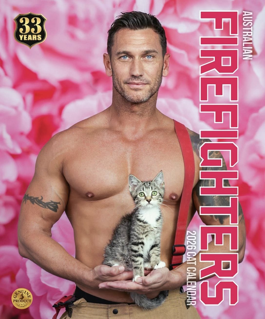 Bombeiros australianos posam sem camisa ao lado de animais para calendário