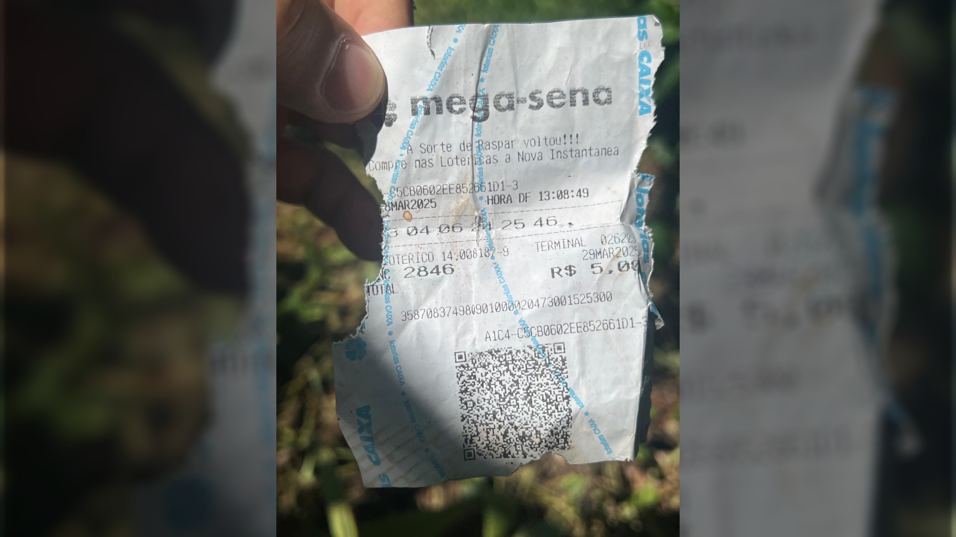 Suspeitos de furtos são identificados depois de deixarem bilhete da Mega-Sena no local do crime no Paraná