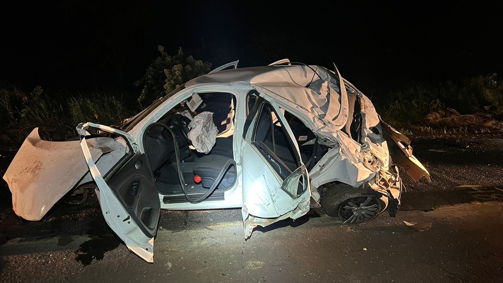 Passageiro de 21 anos morreu em capotamento de carro, em Mirante do Paranapanema (SP) — Foto: Polícia Rodoviária