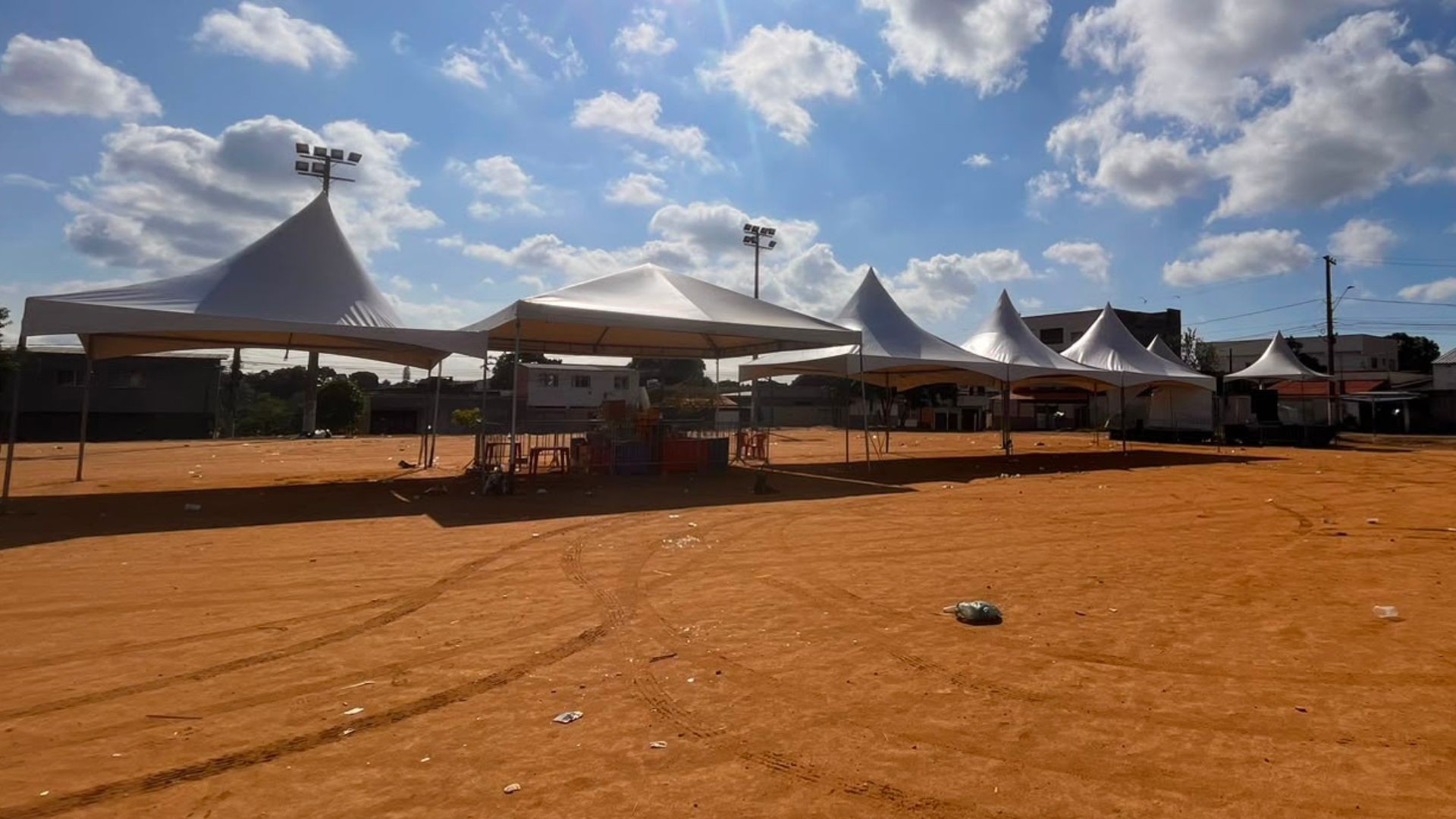 Homem é morto a tiros ao tentar separar briga durante festa junina em campo de futebol na Serra