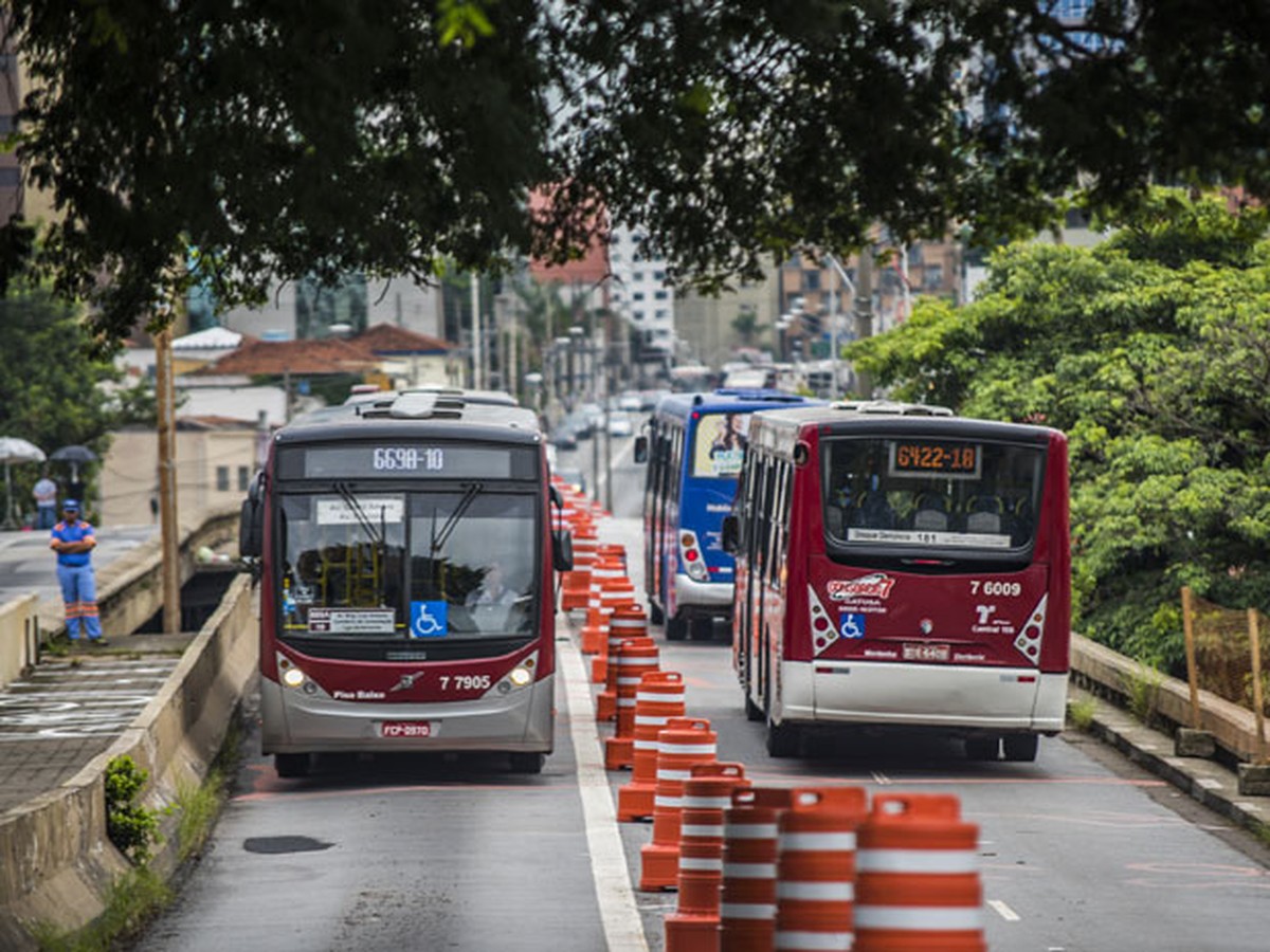 Tarifa zero no transporte público de SP deve ser implementada aos domingos ou no período noturno a partir de dezembro, diz Nunes