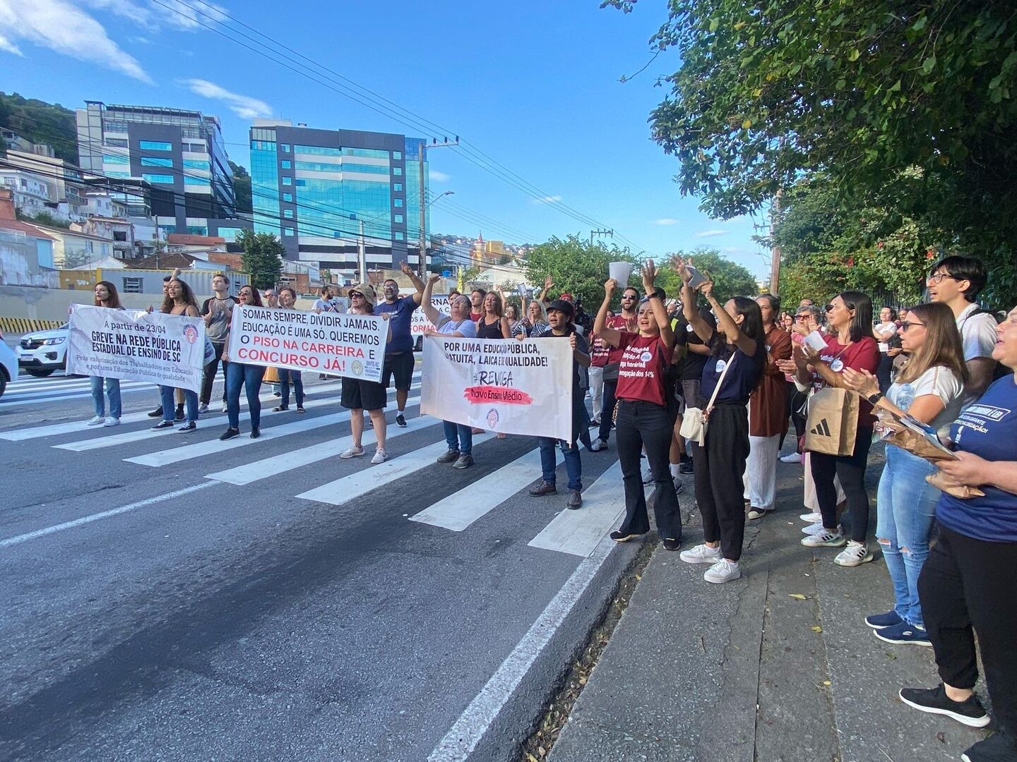 Professores de Santa Catarina entram em greve; entenda reivindicações 
