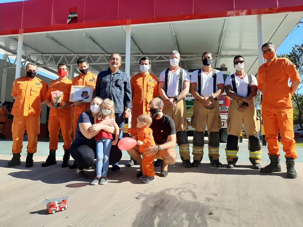 Bebê morre após se afogar em piscina enquanto a mãe estendia roupas, diz  Corpo de Bombeiros, Goiás