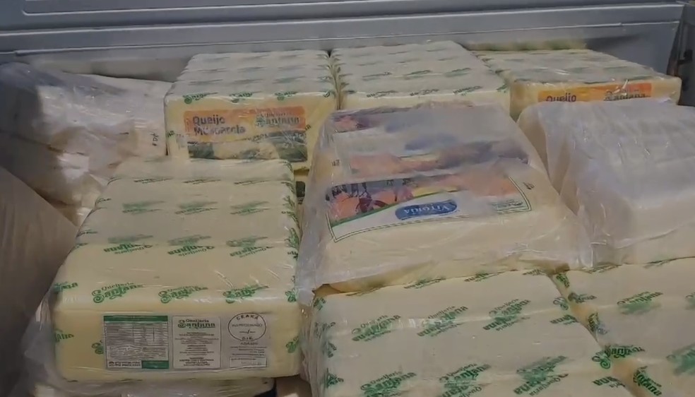 Queijo apreendido iria ser comercializado em Itapipoca, na Região Norte do Ceará. — Foto: PRF-CE