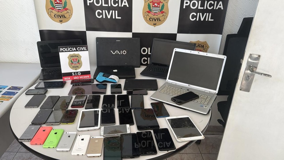 Prisão de homem por tráfico de drogas, em São Vicente, resultou na localização de central de golpes contra programas do Governo Federal — Foto: Polícia Civil