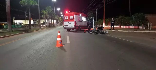 Jovens pegam moto escondido e morrem ao baterem contra carreta em MS