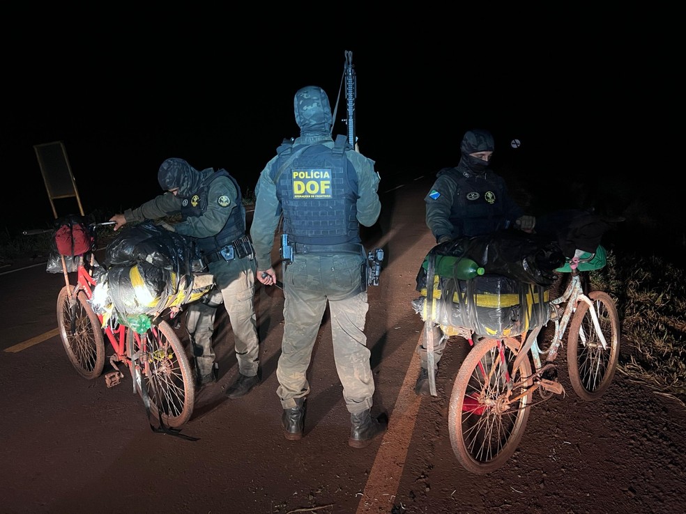 Maconha era transportada em bicicleta na zona rural de Dourados — Foto: Divulgação