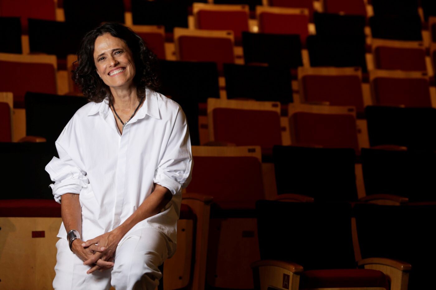 Zélia Duncan canta Herbert Vianna no tom interiorizado de trilha de teatro