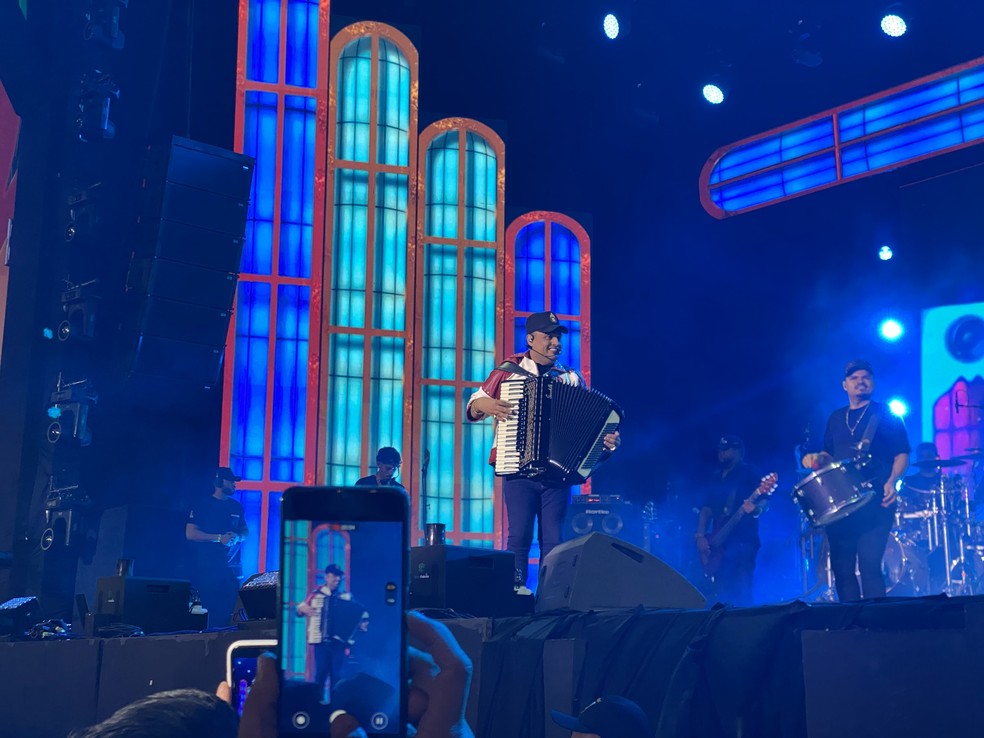 Tarcísio do Acordeon se apresenta em São Miguel dos Campos — Foto: Maria Eduarda Batista