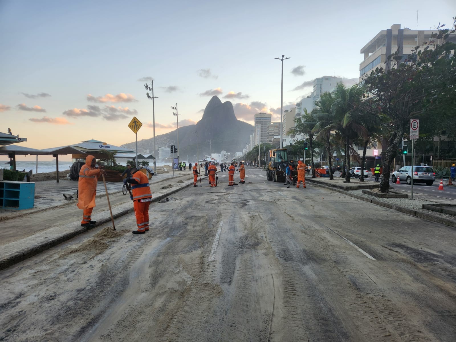 Ressaca já interdita orla do Leblon por mais de 24 horas