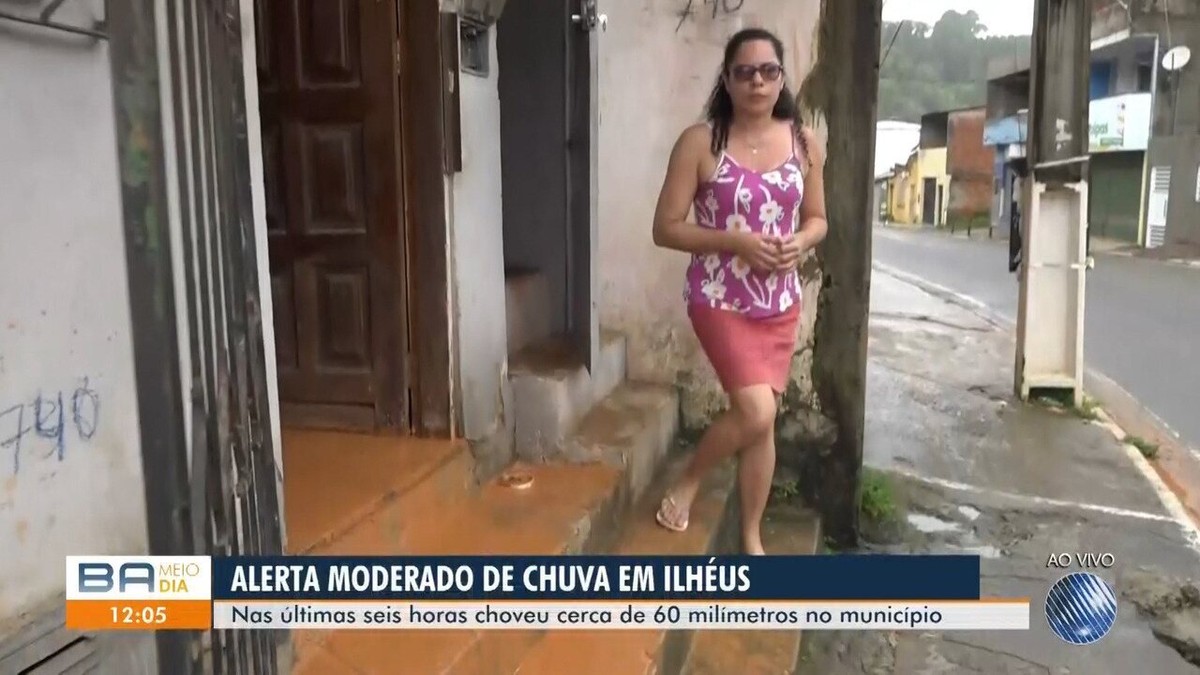 Alagamentos, casas inundadas e queda de árvores: fortes chuvas causam estragos no sul da Bahia