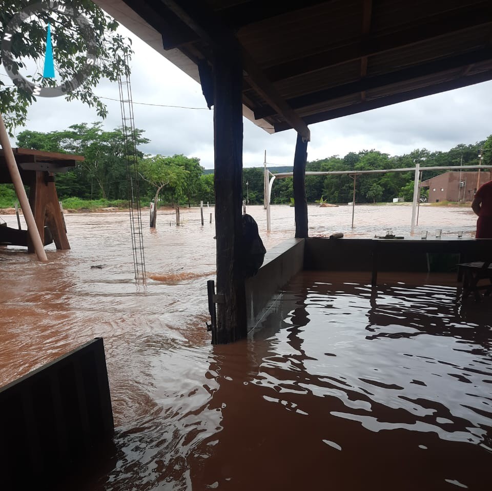 Cerca de 78 casas foram alagadas pela enchente.