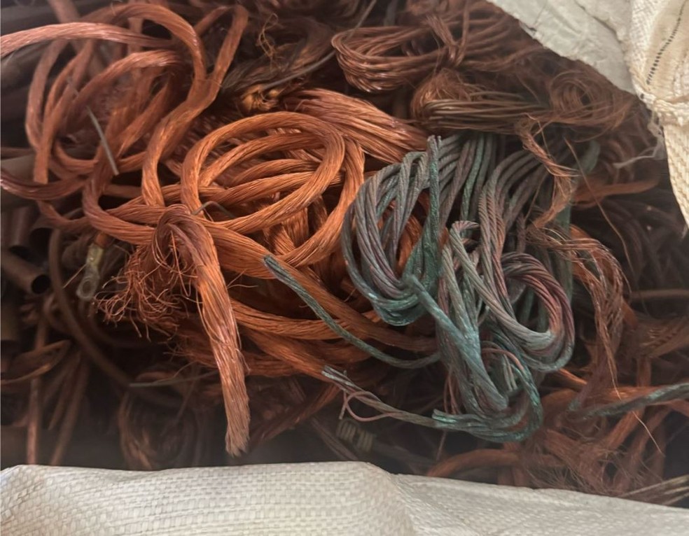 Somente no ano passado, mais de meio milhão de unidades consumidoras no Ceará tiveram o serviço de luz interrompido por furtos de cabos, segundo a Enel. — Foto: Polícia Civil/ Divulgação