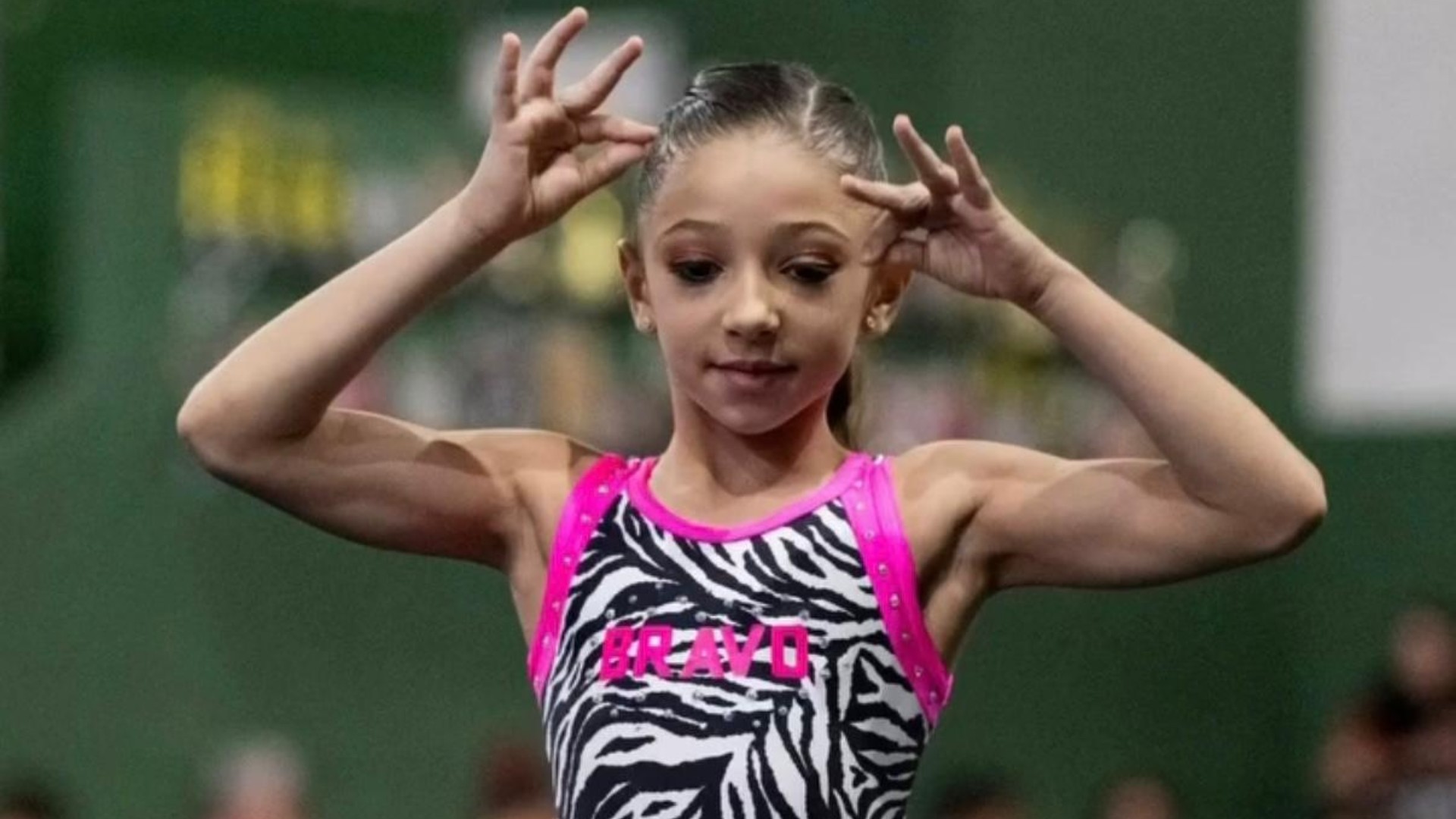 Ginasta de 10 anos evita queda, conquista prata e recebe elogios de Dani Hypólito e Laís Souza