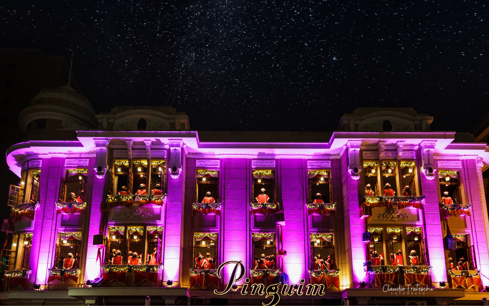 Natal dos Meninos Cantores da Cia. Minaz acontece nas janelas do Pinguim em Ribeirão Preto