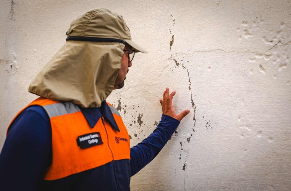 Objetivo é verificar se o afundamento, provocado por atividades de mineração, está se expandindo para áreas fora da zona de risco já delimitada. Até o momento, não há divulgação de resultados preliminares. — Foto: Secom Maceió