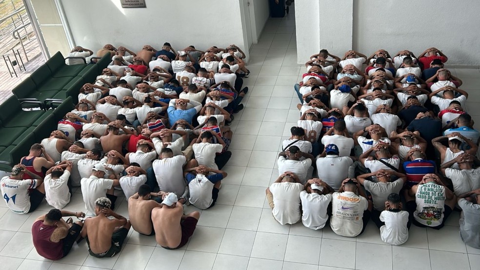 115 torcedores de Fortaleza e Ceará são presos após briga generalizada antes de jogo — Foto: PMCE/Divulgação