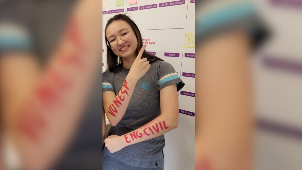 Sabrina Ayumi Alves, de 18 anos, se formou no ensino médio no ano passado, em Araçatuba (SP) — Foto: Sabrina Ayumi Alves/Arquivo pessoal