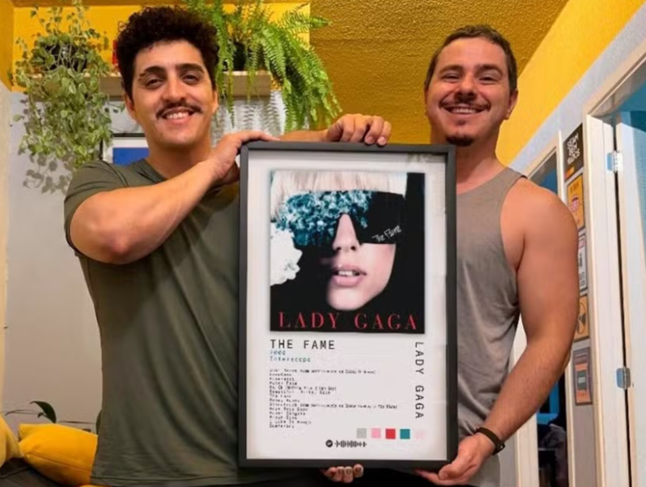 Show da Lady Gaga: casal que iniciou romance com 'Paparazzi' encara bate-volta de 1.260 km de ônibus para realizar sonho no RJ