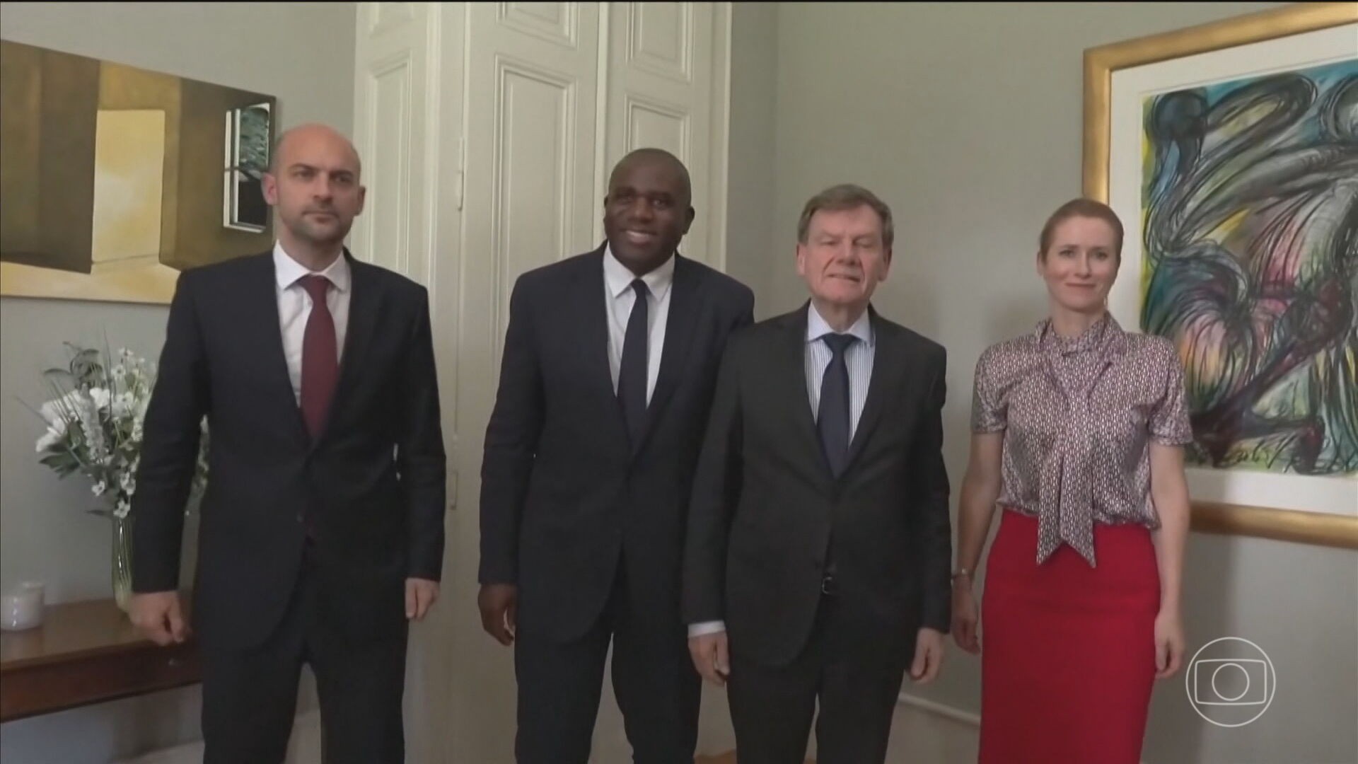 Líderes europeus fazem primeira reunião com autoridades do Irã para negociar uma solução diplomática