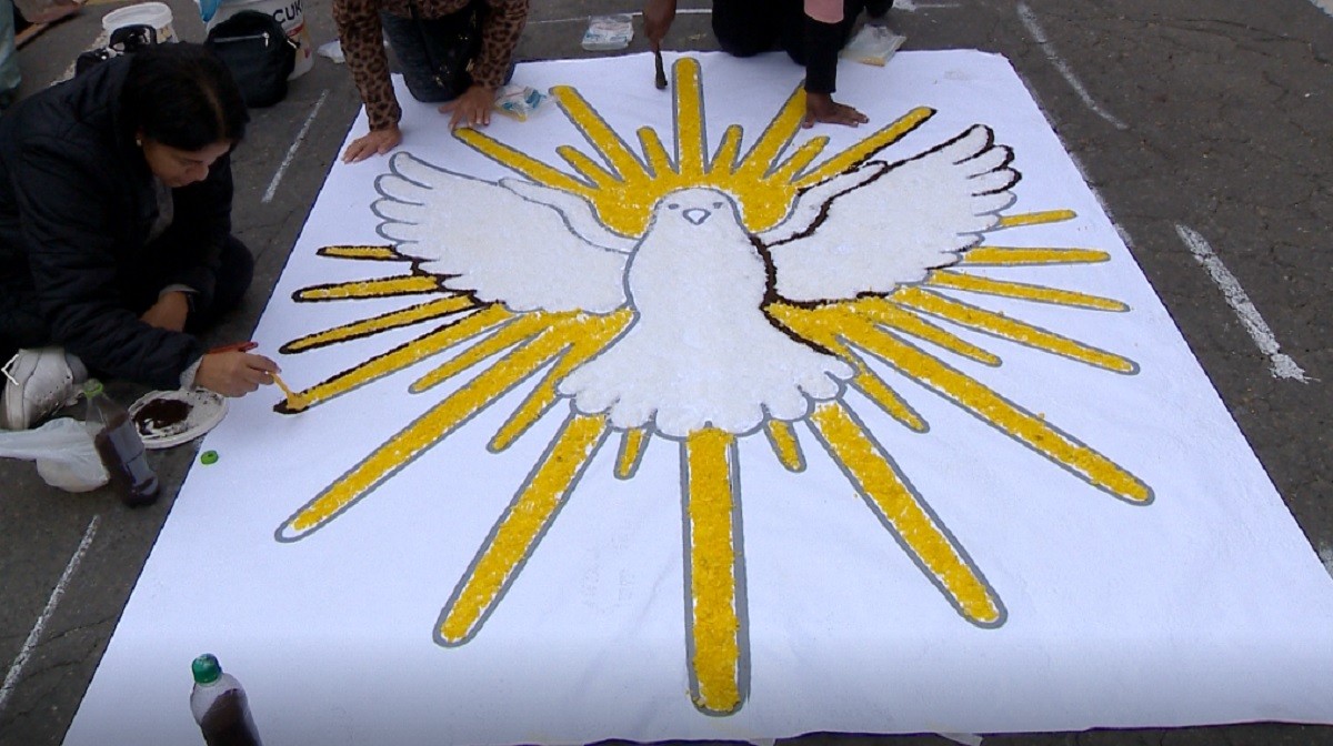 Tradicionais tapetes de Corpus Christi são montados por voluntários em Juiz de Fora e região; FOTOS