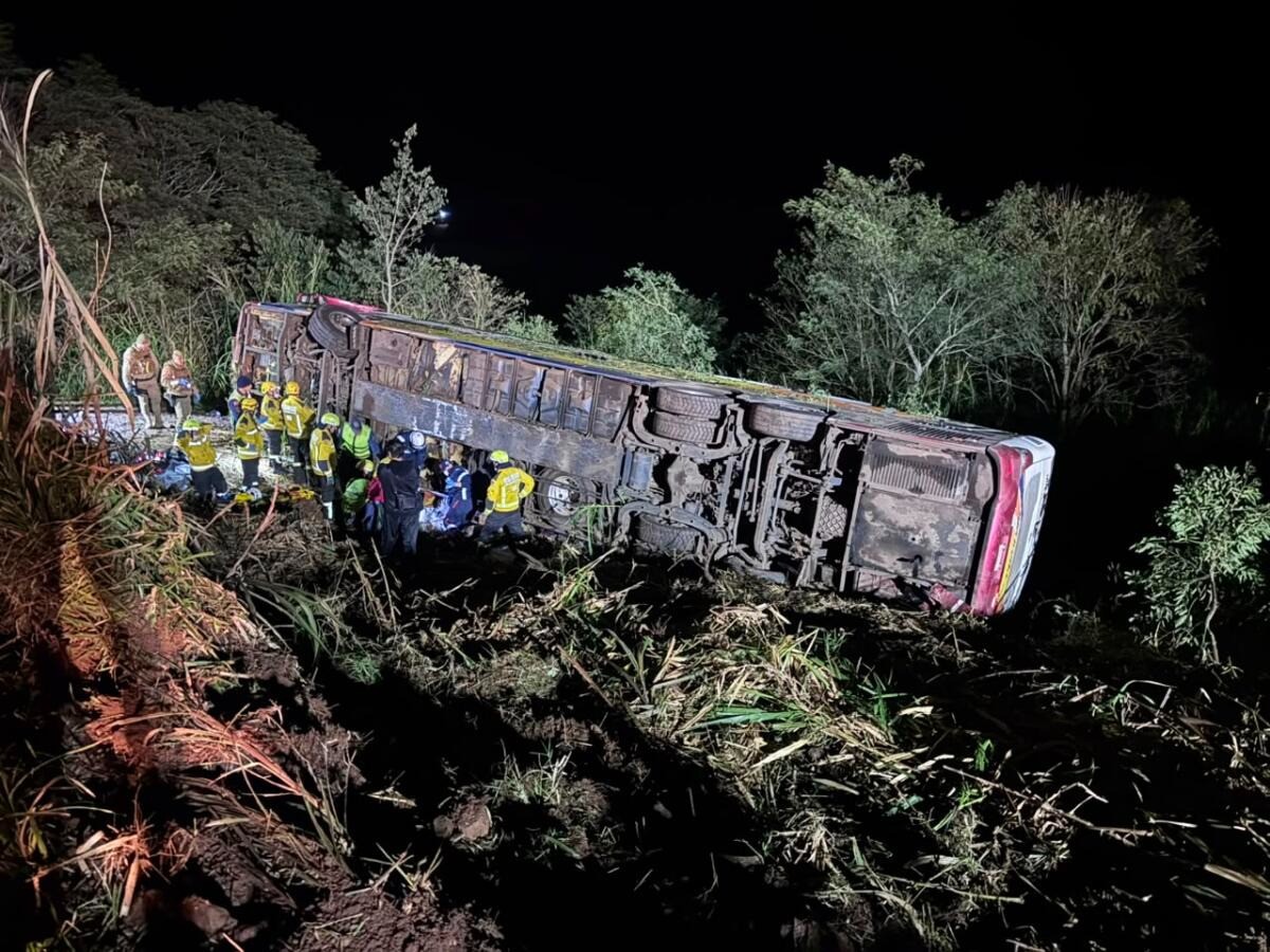 Acidente com ônibus deixa mortos e feridos no Oeste de SC