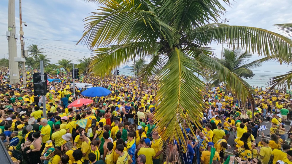 Ato em apoio a Flávio Bolsonaro (PL), na Barra da Tijuca — Foto: Júnior Alves/TV Globo