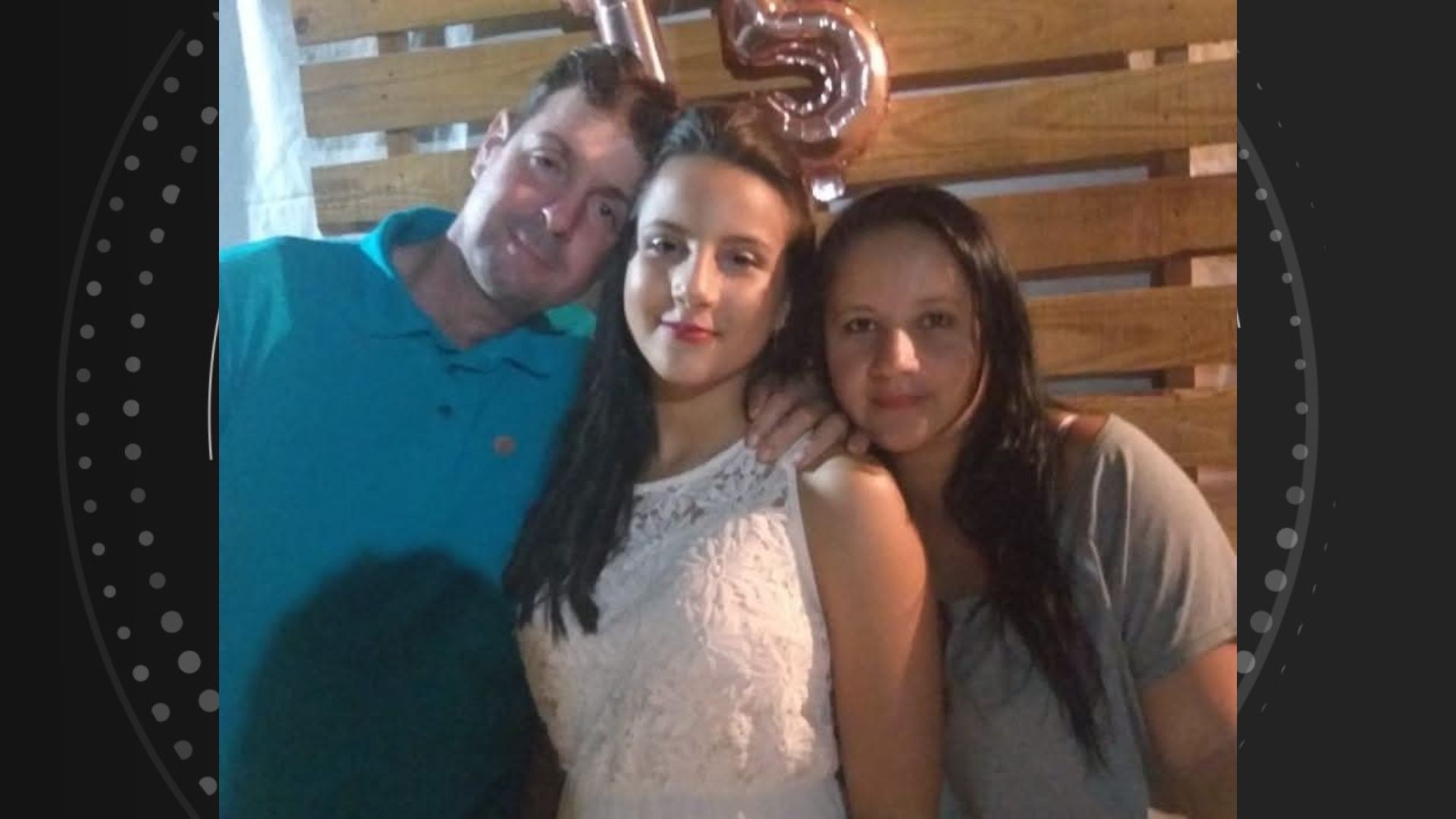 Pai, mãe e filha de 17 anos morrem após carro bater em árvore no ES